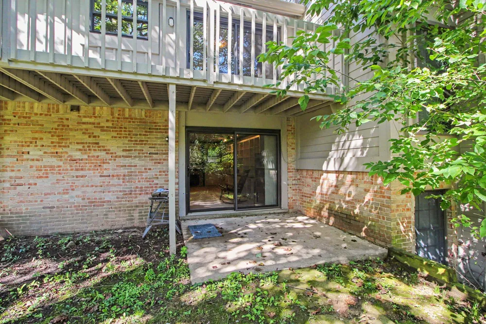2206 Rivenoak Court Ann Arbor, MI 48103