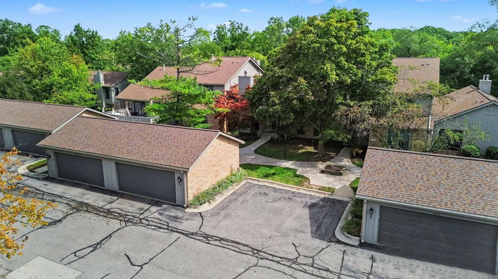 2206 Rivenoak Court Ann Arbor, MI 48103