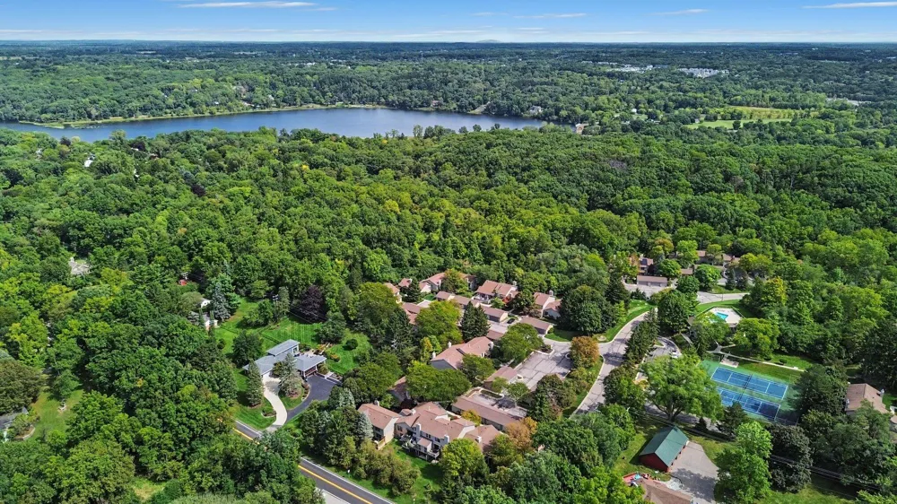 2206 Rivenoak Court Ann Arbor, MI 48103