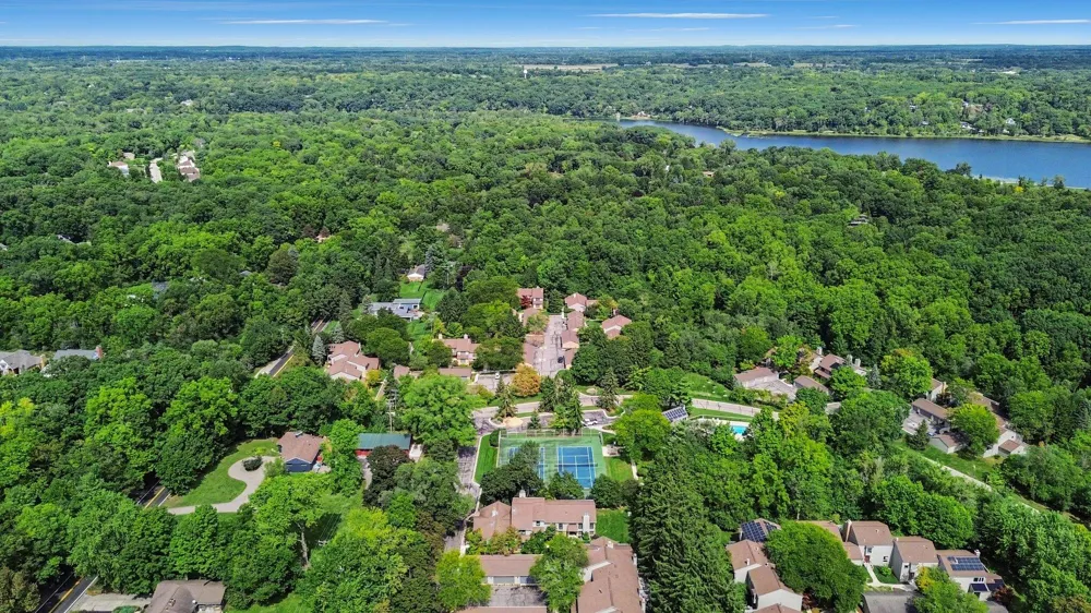 2206 Rivenoak Court Ann Arbor, MI 48103