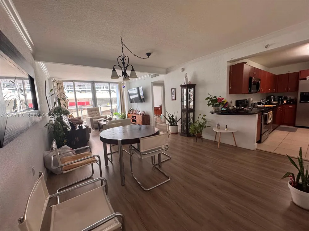401 69th St #407 Miami Beach, FL 33141