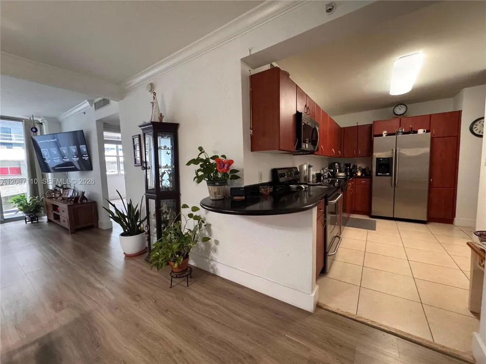 401 69th St #407 Miami Beach, FL 33141
