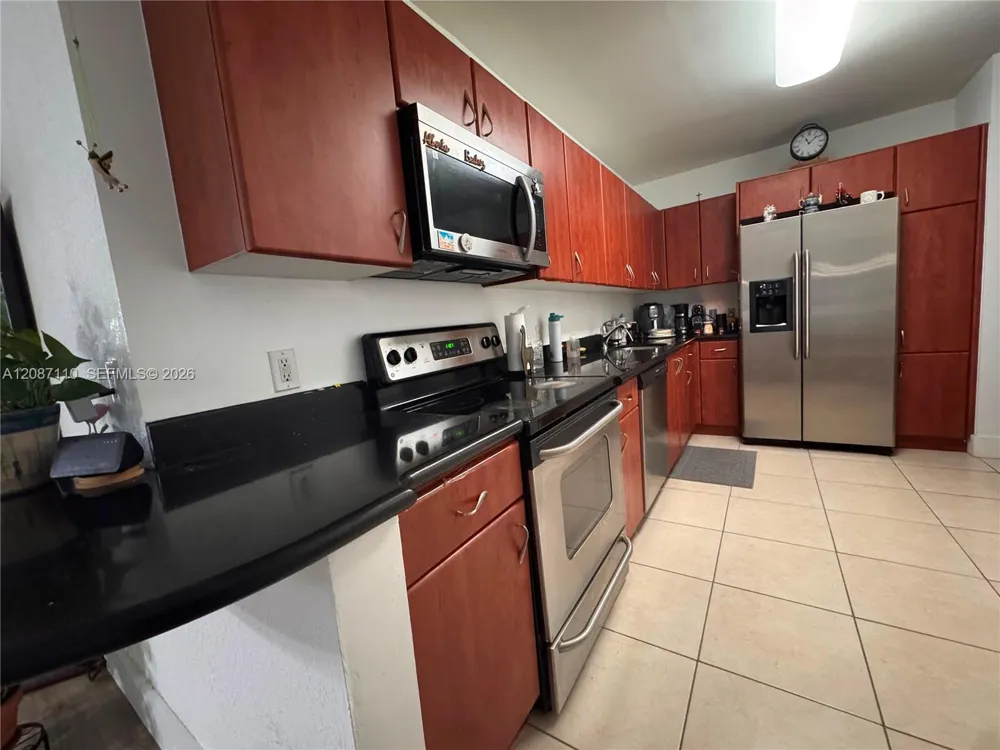 401 69th St #407 Miami Beach, FL 33141