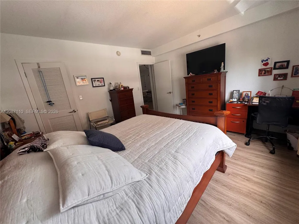 401 69th St #407 Miami Beach, FL 33141
