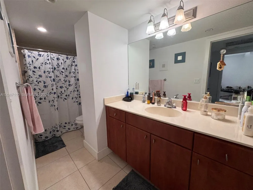 401 69th St #407 Miami Beach, FL 33141