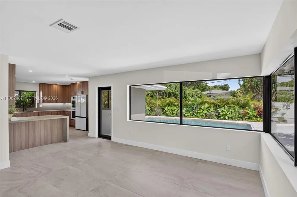 1215 NE 110th St Miami, FL 33161