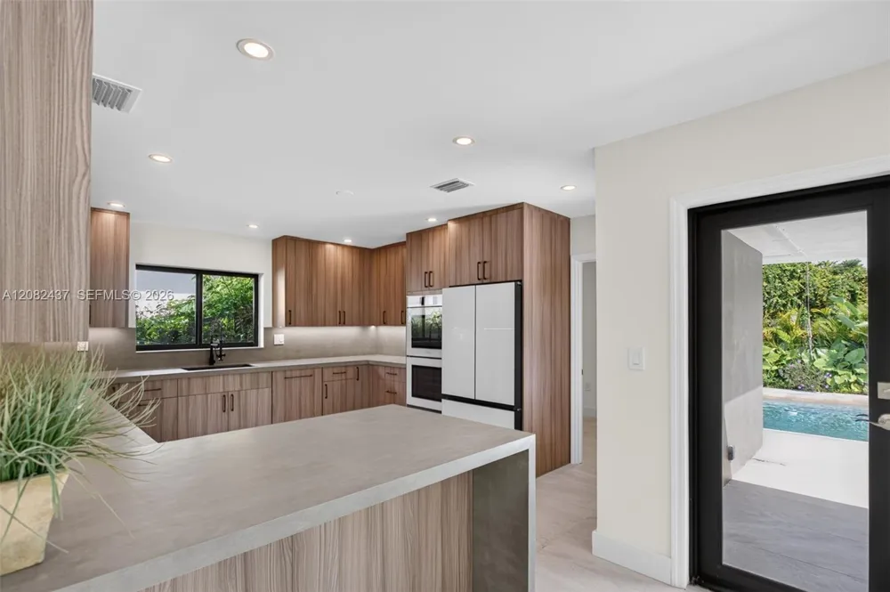 1215 NE 110th St Miami, FL 33161