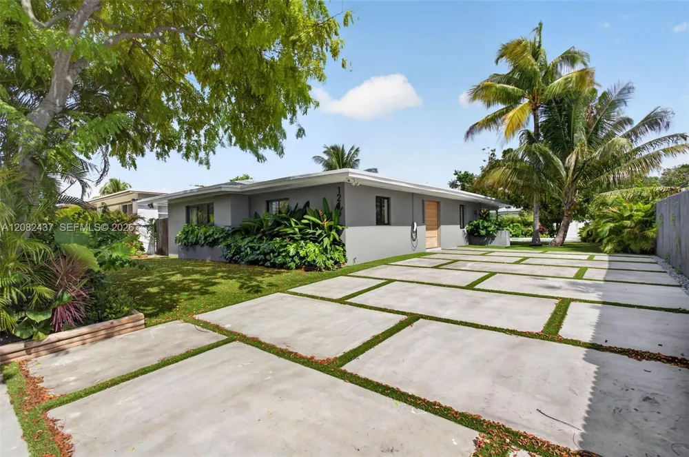 1215 NE 110th St Miami, FL 33161