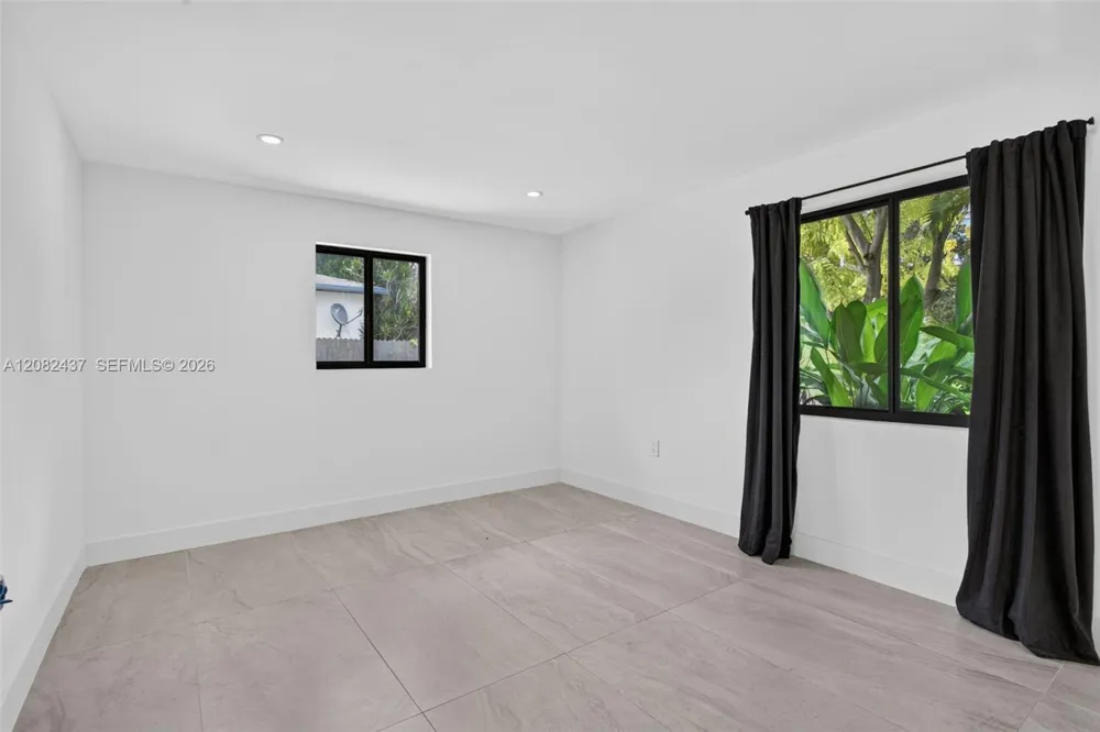 1215 NE 110th St Miami, FL 33161