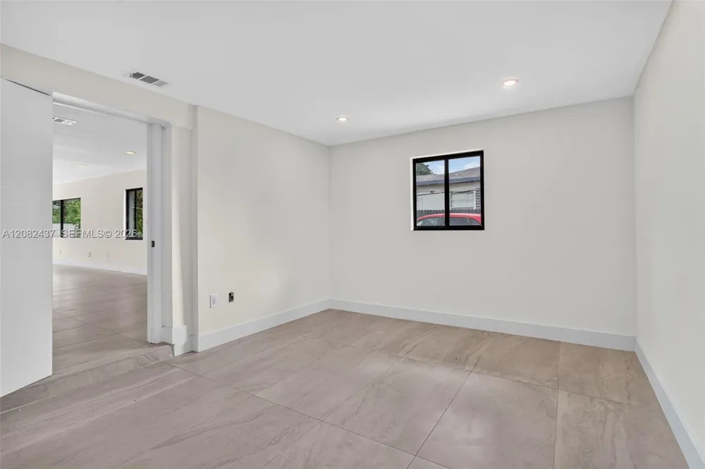 1215 NE 110th St Miami, FL 33161