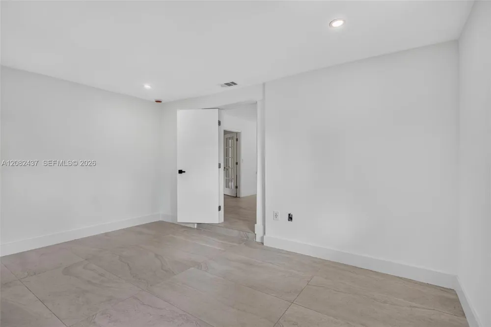1215 NE 110th St Miami, FL 33161