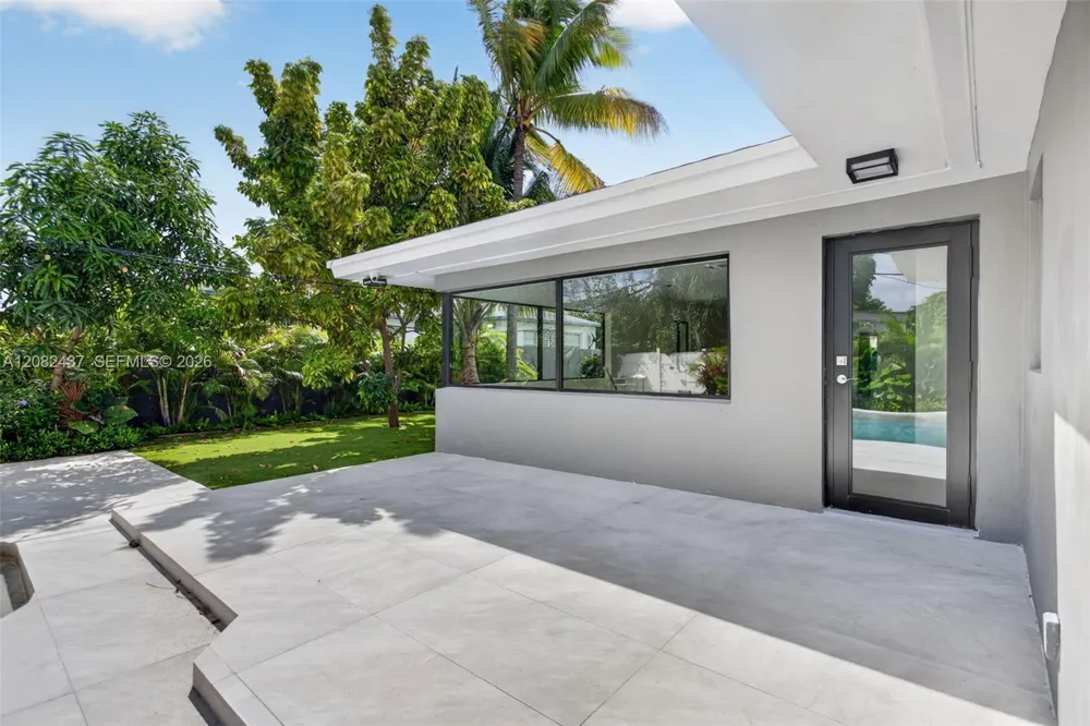 1215 NE 110th St Miami, FL 33161