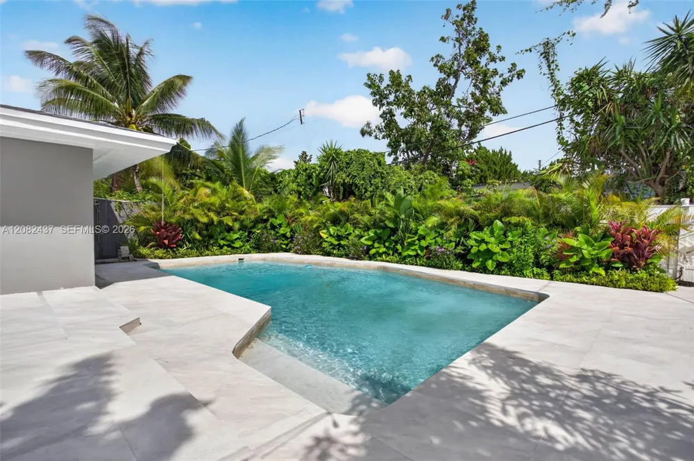 1215 NE 110th St Miami, FL 33161