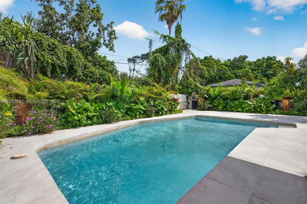 1215 NE 110th St Miami, FL 33161