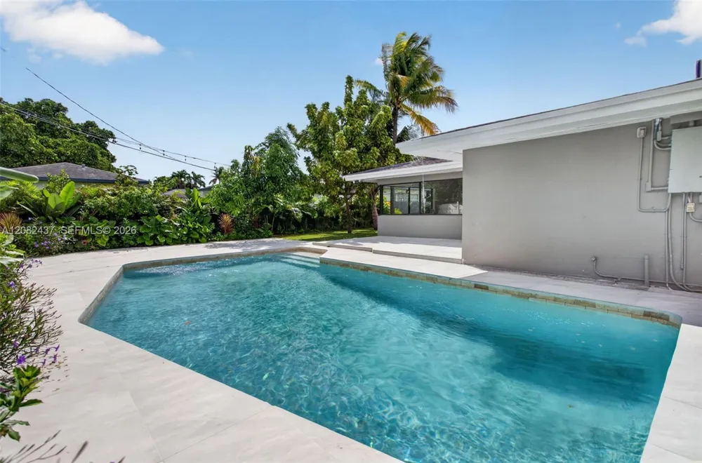 1215 NE 110th St Miami, FL 33161