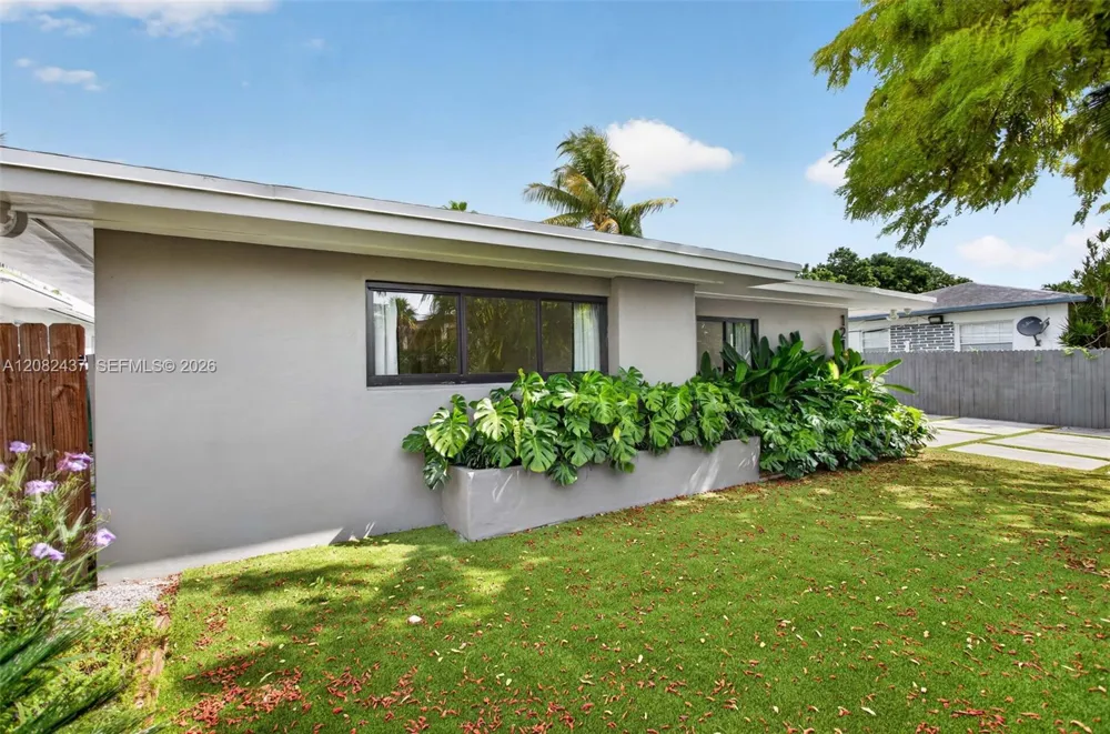 1215 NE 110th St Miami, FL 33161
