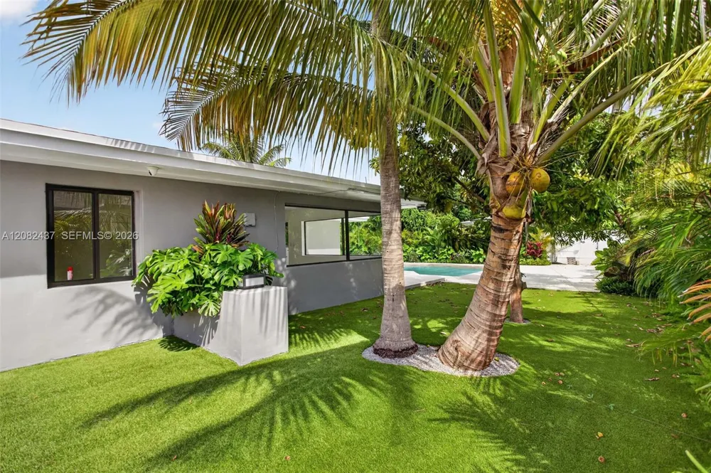 1215 NE 110th St Miami, FL 33161