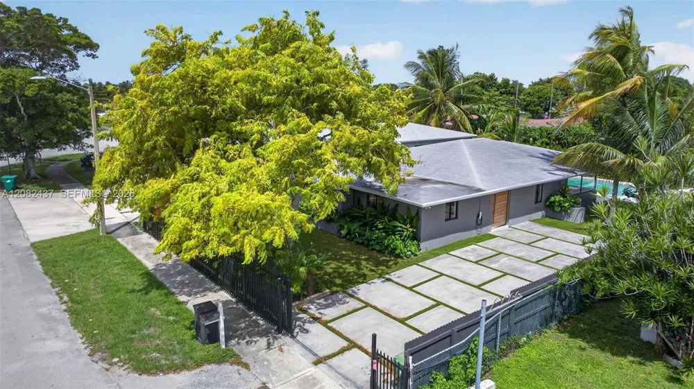 1215 NE 110th St Miami, FL 33161
