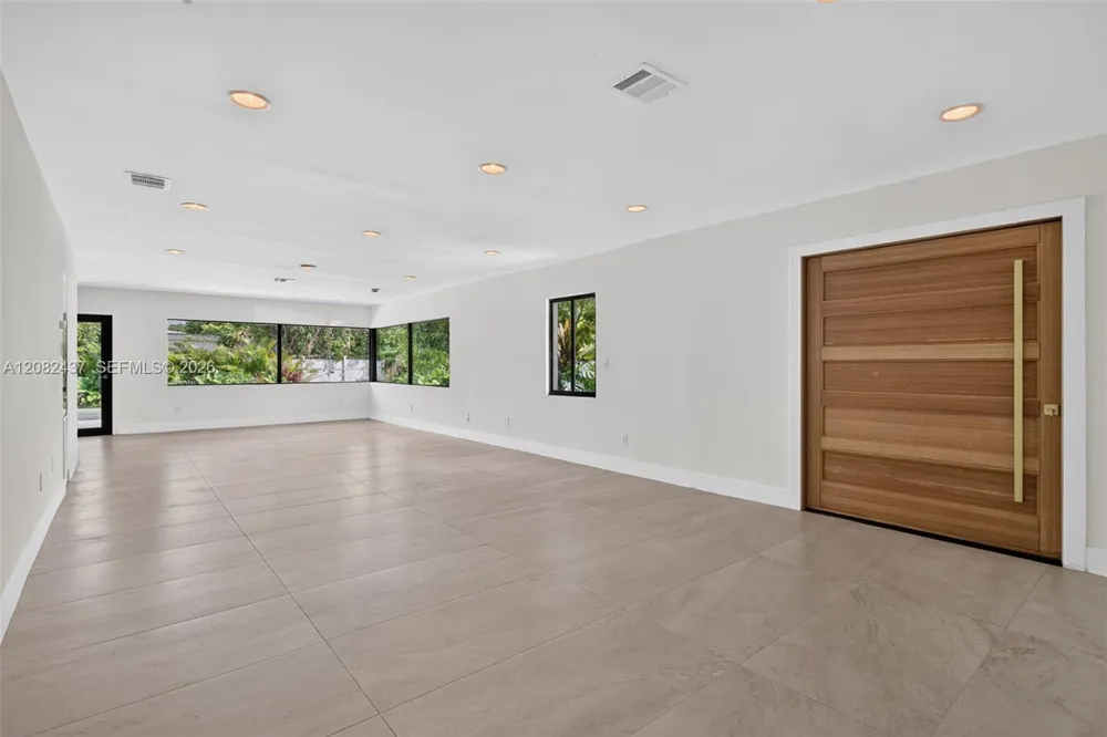 1215 NE 110th St Miami, FL 33161