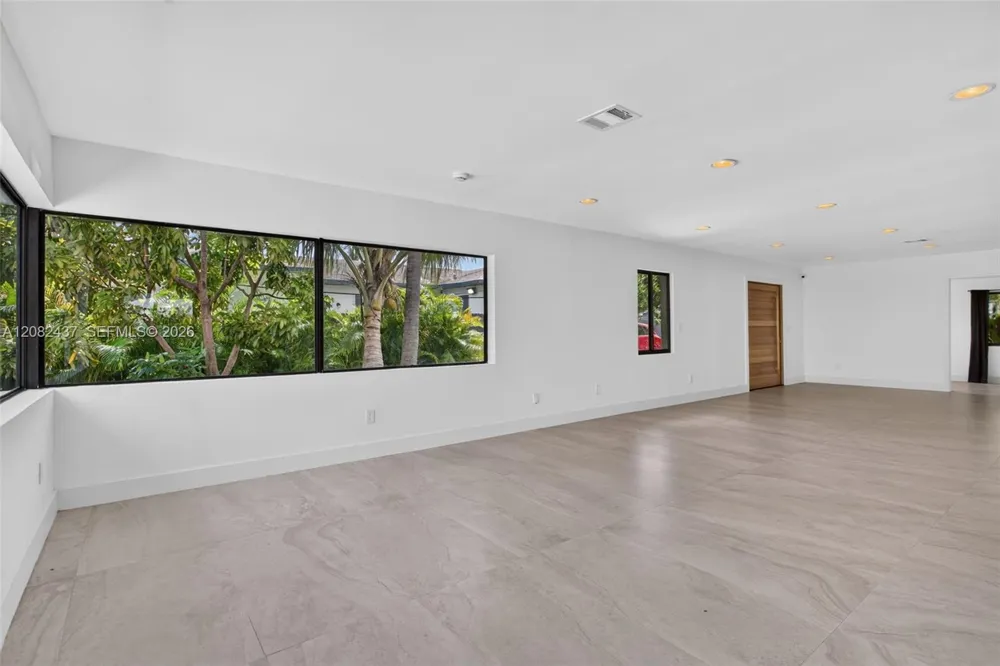 1215 NE 110th St Miami, FL 33161