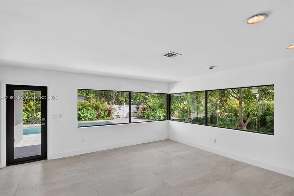 1215 NE 110th St Miami, FL 33161