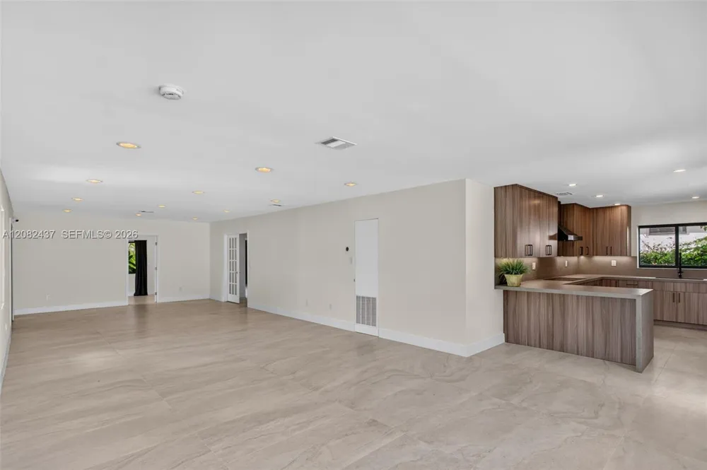 1215 NE 110th St Miami, FL 33161