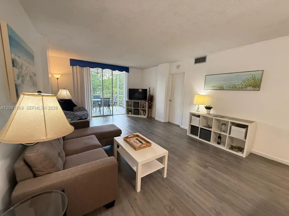 3660 NE 166th St #212 North Miami Beach, FL 33160