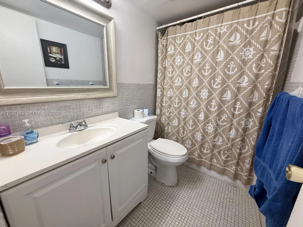 3660 NE 166th St #212 North Miami Beach, FL 33160