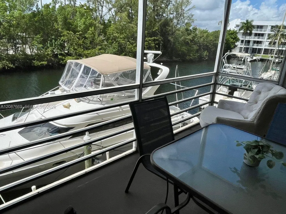 3660 NE 166th St #212 North Miami Beach, FL 33160