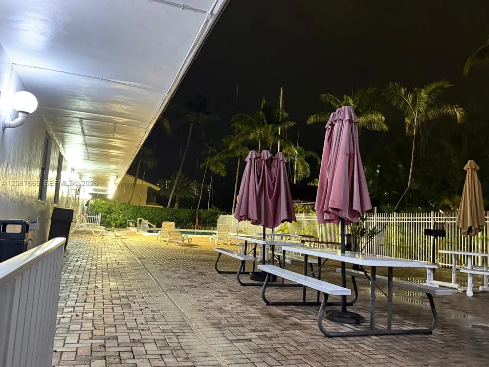 3660 NE 166th St #212 North Miami Beach, FL 33160