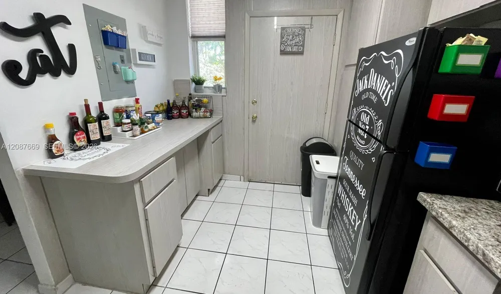 3660 NE 166th St #212 North Miami Beach, FL 33160