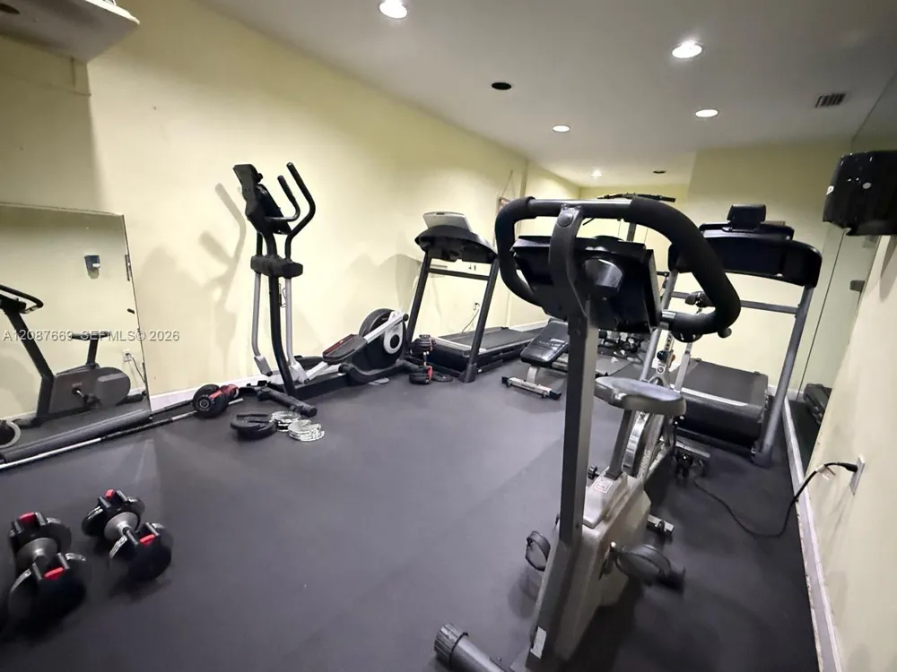 3660 NE 166th St #212 North Miami Beach, FL 33160