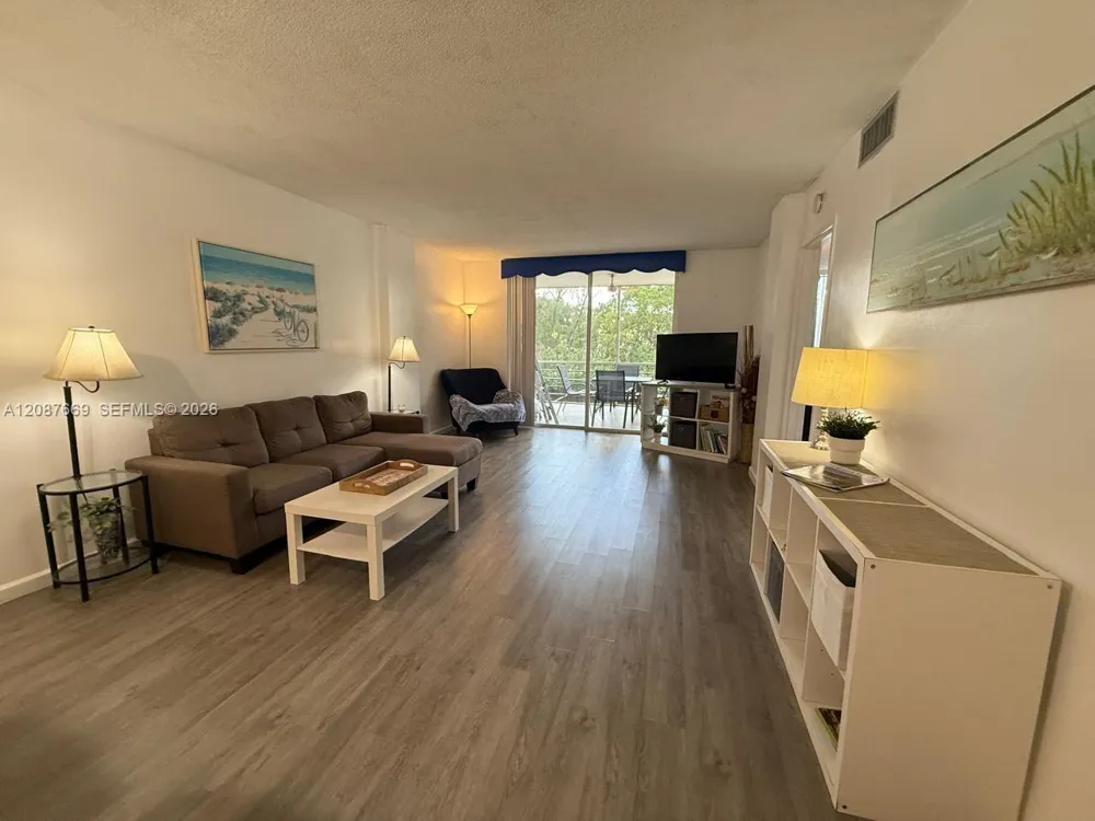 3660 NE 166th St #212 North Miami Beach, FL 33160