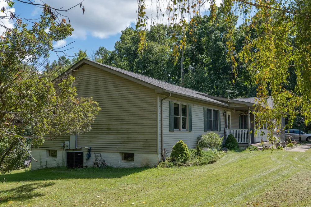 5749 Pioneer Road Osseo, MI 49266