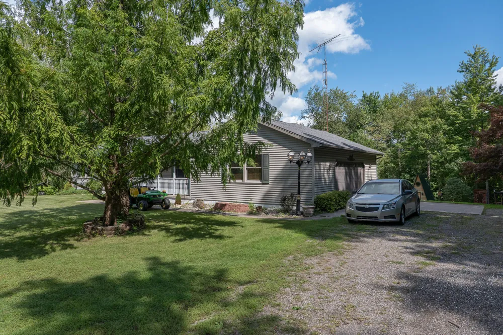 5749 Pioneer Road Osseo, MI 49266