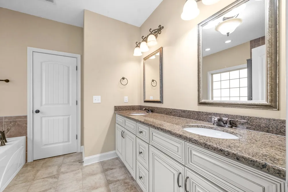 3176 Porter Hills Dr Clarksville, TN 37043