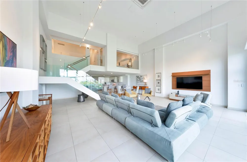 25 MUNOZ RIVERA AVENUE #414 San Juan, PR 00901