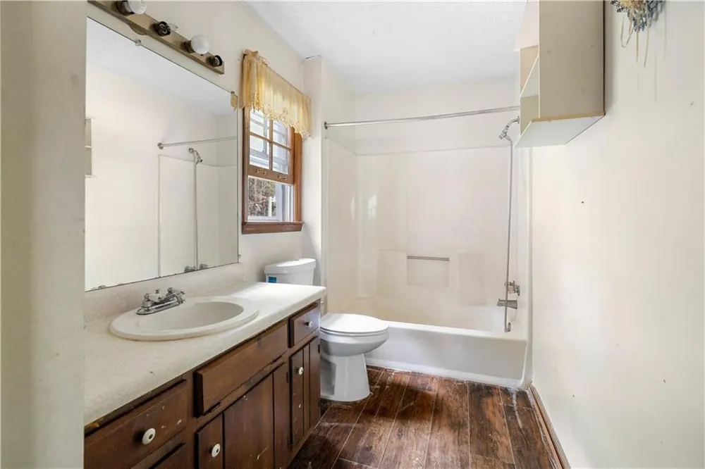 229 Holly Creek Way Woodstock, GA 30188