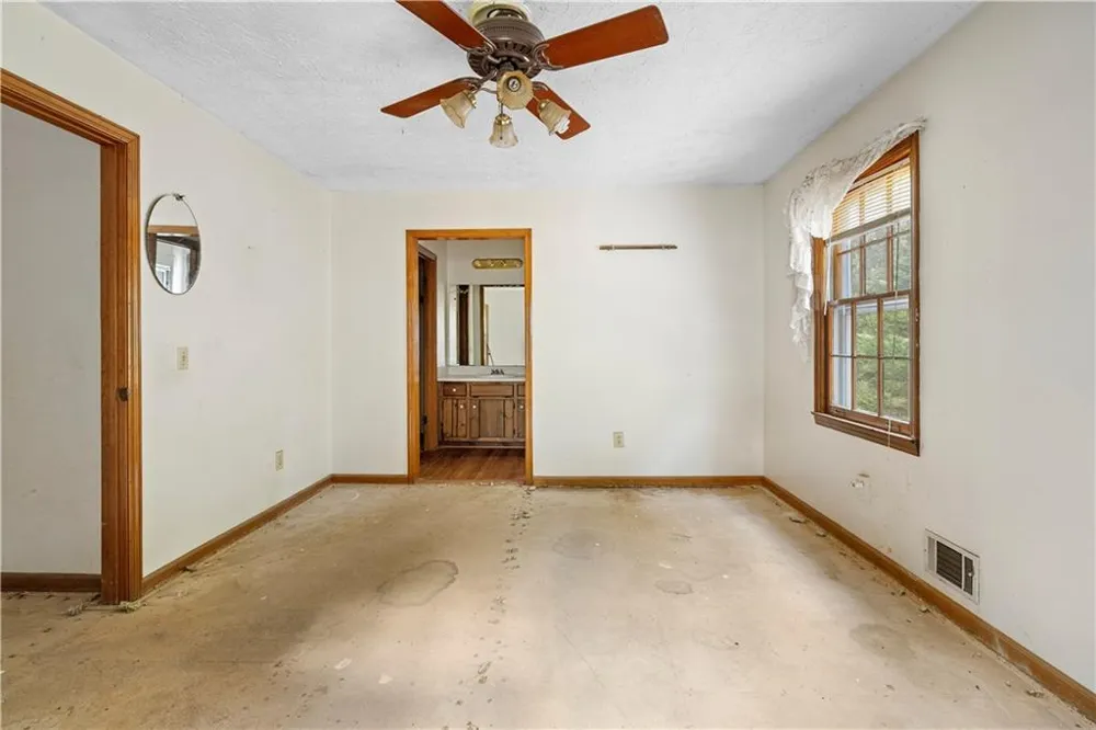 229 Holly Creek Way Woodstock, GA 30188