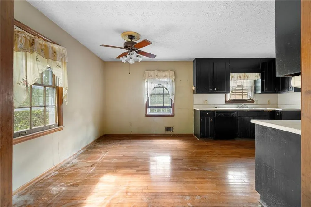 229 Holly Creek Way Woodstock, GA 30188