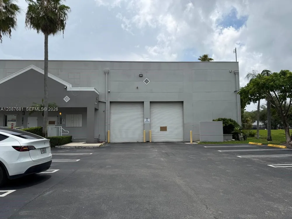 10850 NW 27th St Doral, FL 33172