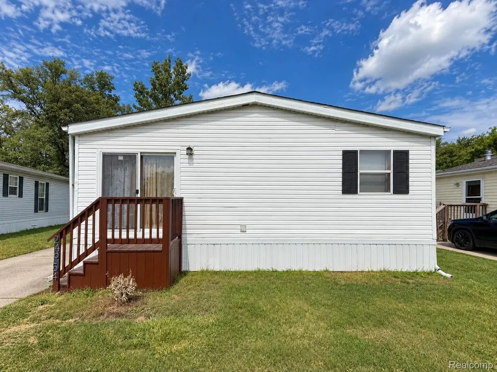 24654 Deer Creek Drive Flat Rock City, MI 48134