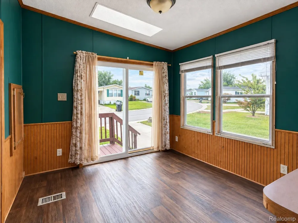 24654 Deer Creek Drive Flat Rock City, MI 48134