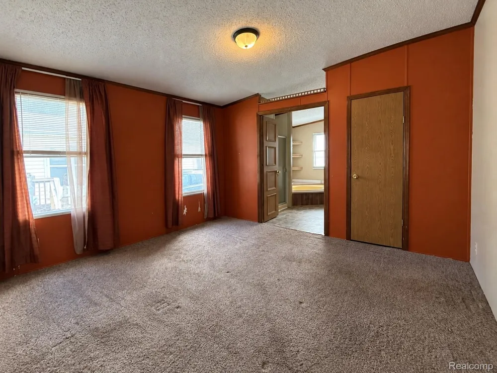 24654 Deer Creek Drive Flat Rock City, MI 48134