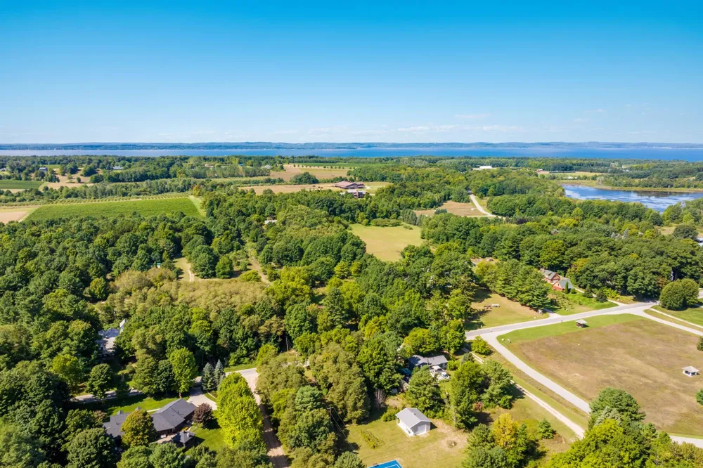 18529 Mission Peninsula Township, MI 49686