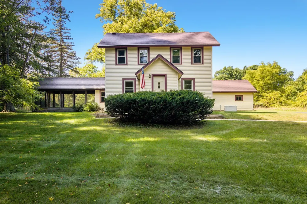 18529 Mission Peninsula Township, MI 49686