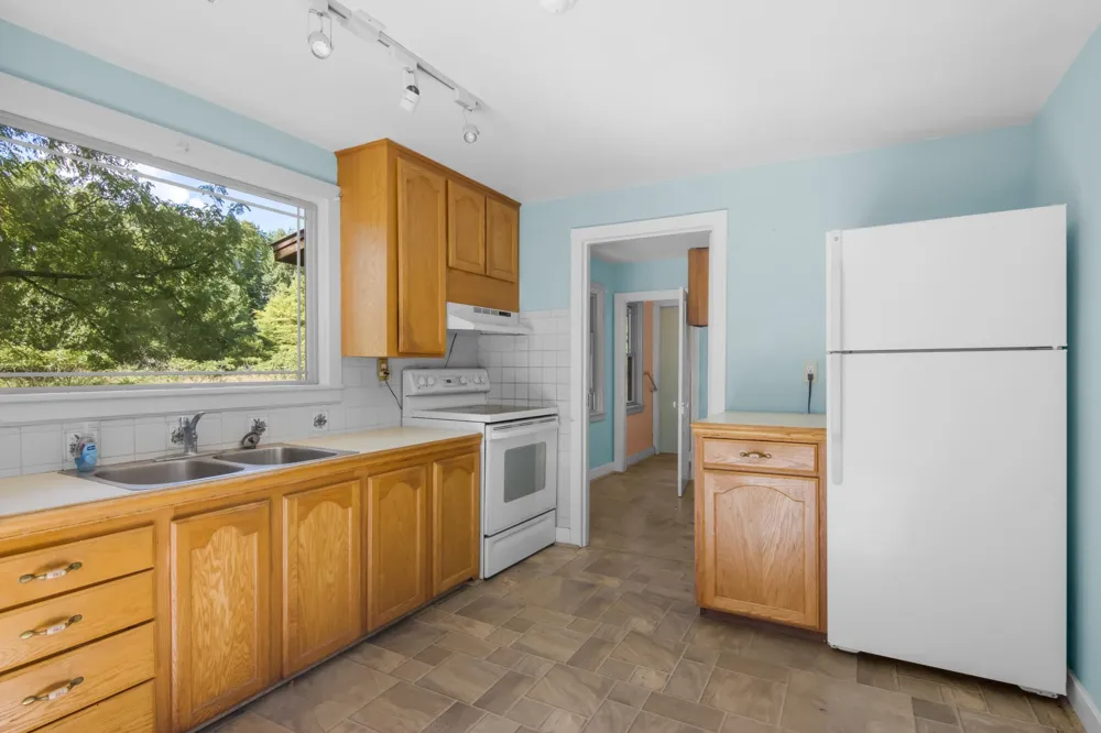 18529 Mission Peninsula Township, MI 49686