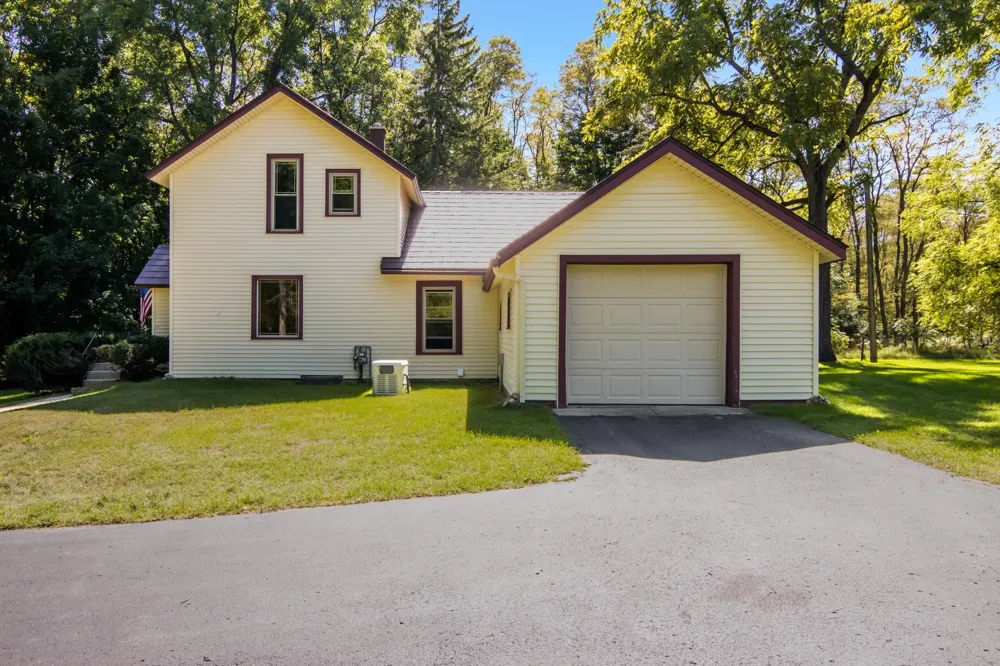 18529 Mission Peninsula Township, MI 49686