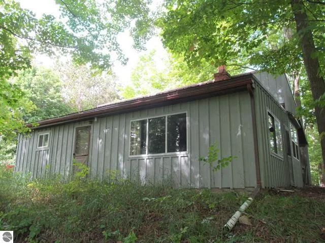 22484 90th Avenue Highland Township, MI 49665