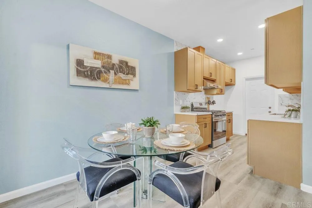 467 Calle Elagante Vista, CA 92083
